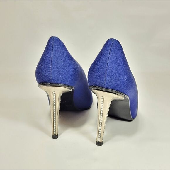 Stuart Weitzman  - Picture 4 of 9